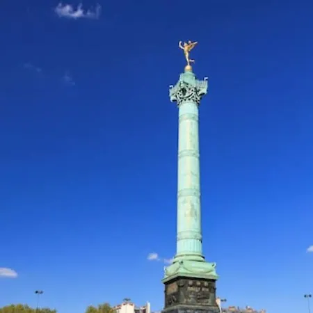 Spacious Typical Parisian Flat - Le Marais *