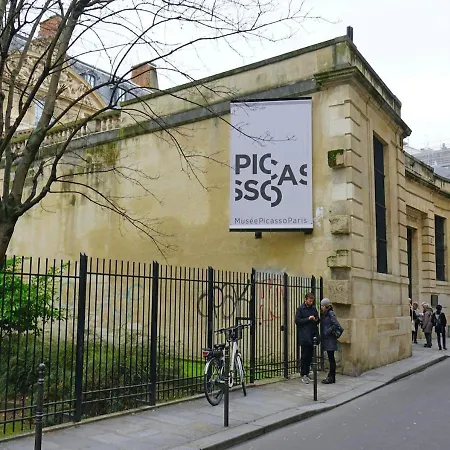 Spacious Typical Parisian Flat - Le Marais