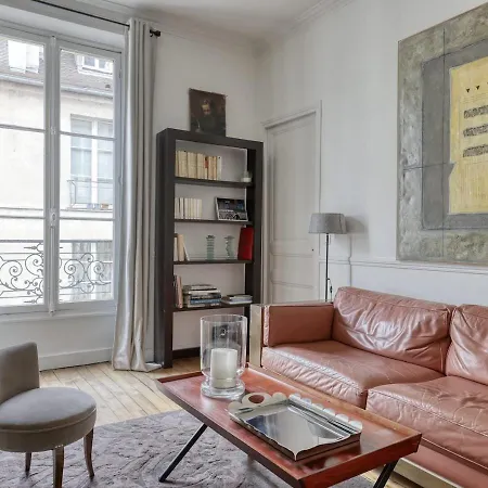 Spacious Typical Parisian Flat - Le Marais פריז