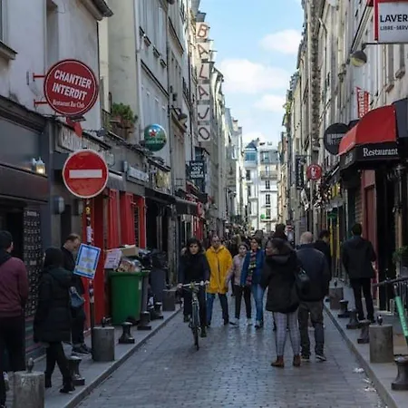 Spacious Typical Parisian Flat - Le Marais דירה