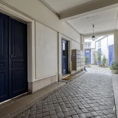 Апартаменты Spacious Typical Parisian Flat - Le Marais