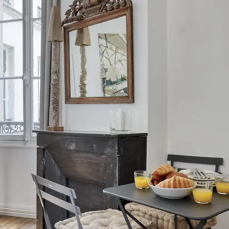 Apartament Spacious Typical Parisian Flat - Le Marais Paryż