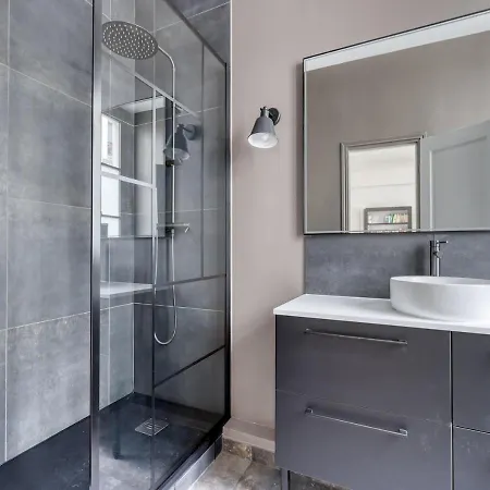 Spacious Typical Parisian Flat - Le Marais * Paryż