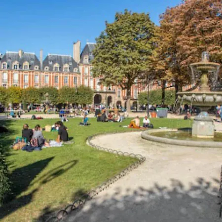 Spacious Typical Parisian Flat - Le Marais