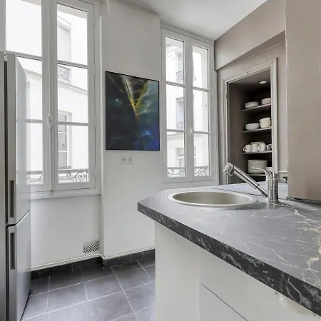 Spacious Typical Parisian Flat - Le Marais דירה *