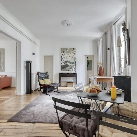 Spacious Typical Parisian Flat - Le Marais * Париж