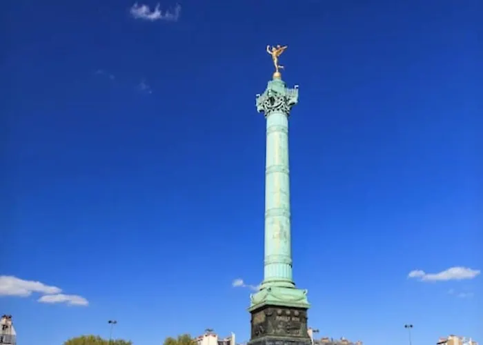 Spacious Typical Parisian Flat - Le Marais *