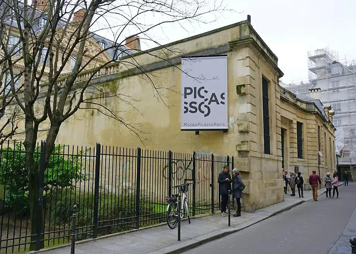 Spacious Typical Parisian Flat - Le Marais