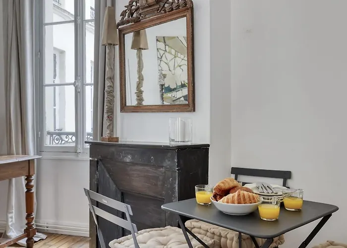 아파트 Spacious Typical Parisian Flat - Le Marais 파리