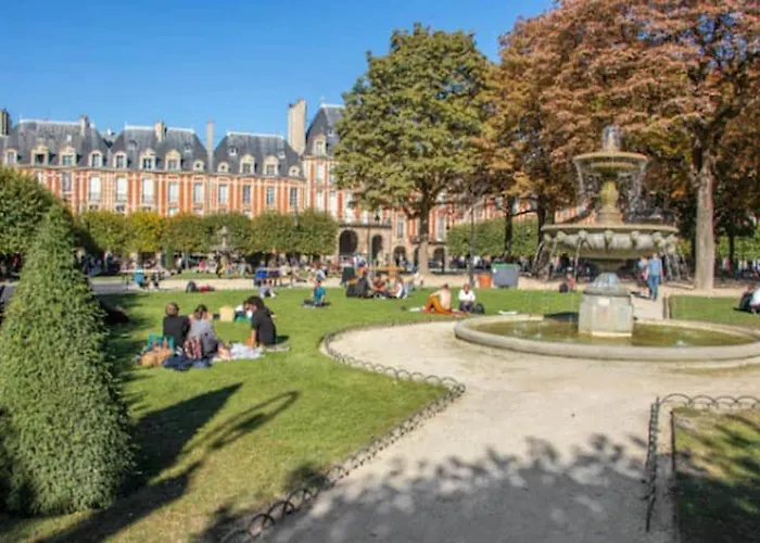 Spacious Typical Parisian Flat - Le Marais