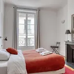 Spacious Typical Parisian Flat - Le Marais *