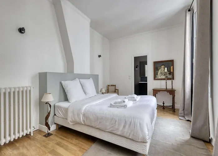 Apartment Spacious Typical Parisian Flat - Le Marais
