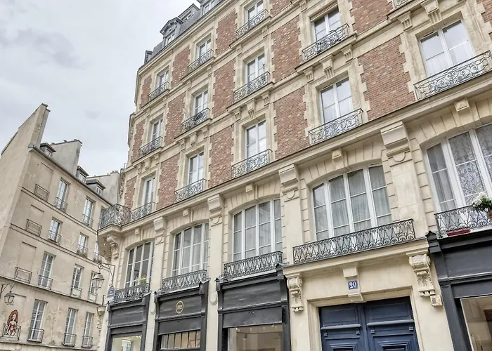 Spacious Typical Parisian Flat - Le Marais *