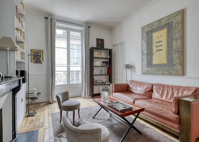 Spacious Typical Parisian Flat - Le Marais Apartment